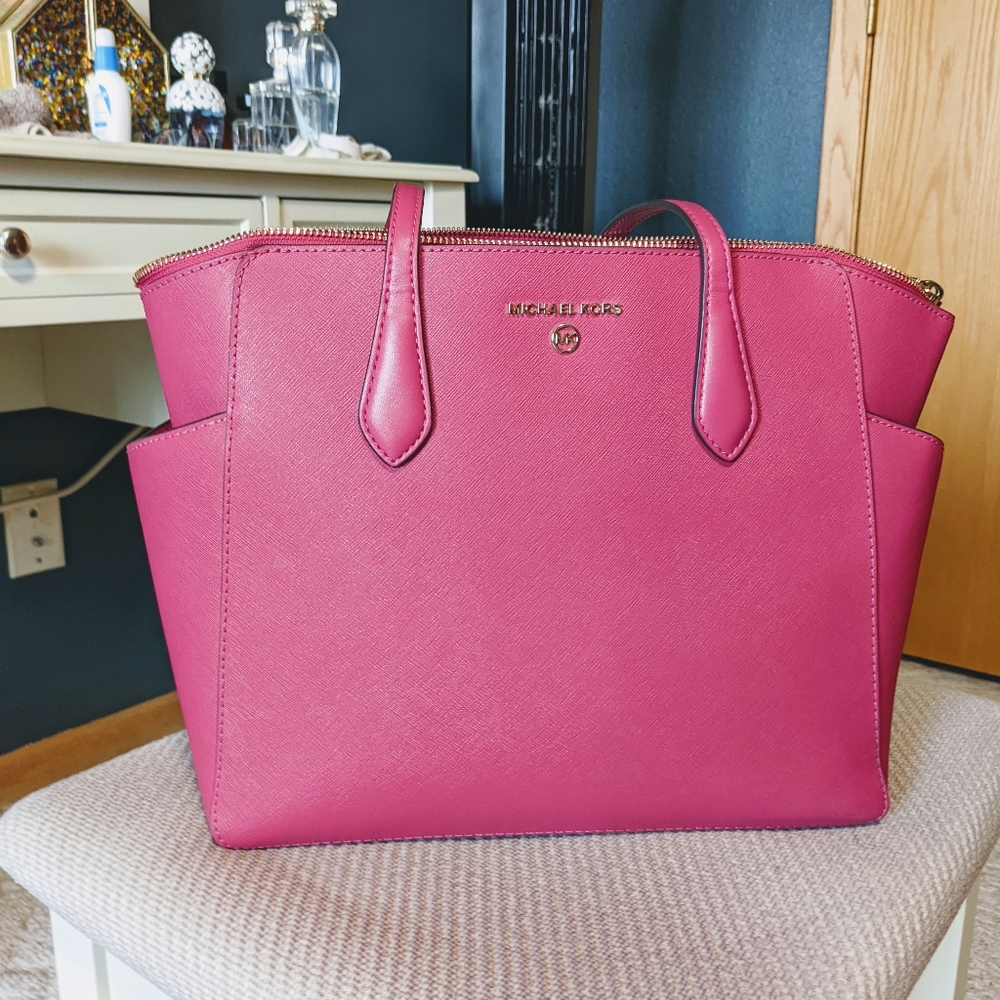 Micheal Kors purse